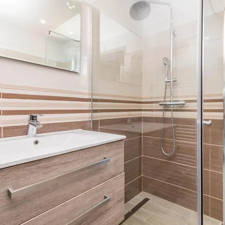 Amazing In Apartment *