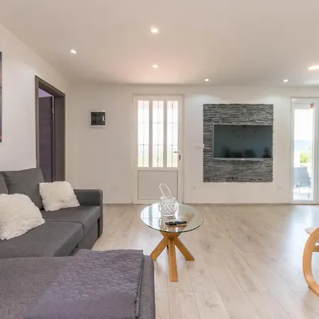Amazing In Apartment *